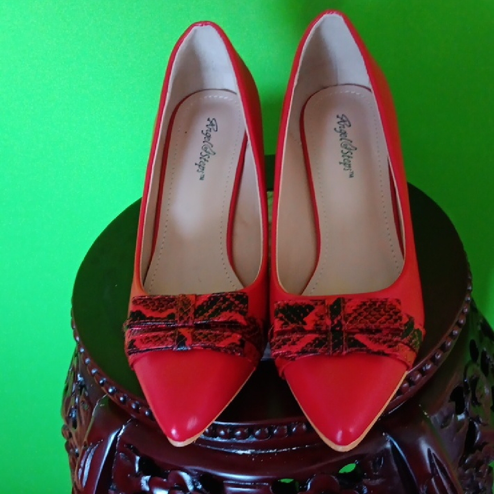 Angel Step Stylish Red Pumps with Bow Detail, Sz. 7 1/2W